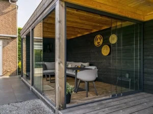 panele szklane bezramowe