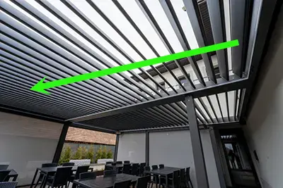 Pergola Selt lamelowe równolegle do ściany