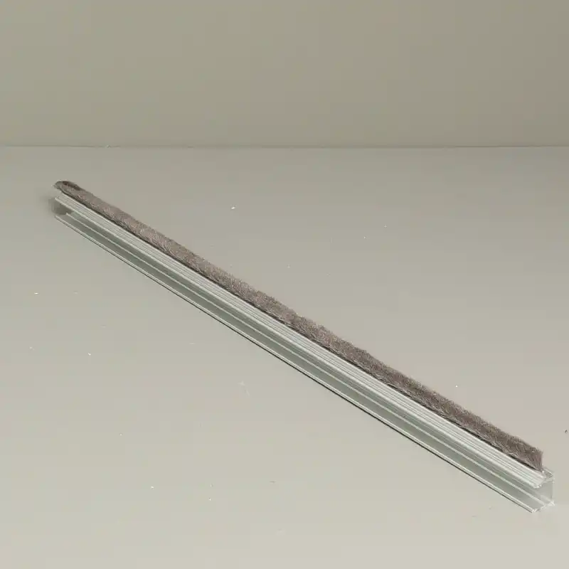 Profil do szyb ze szczotką zabezpieczający przed przeciągami - 9016