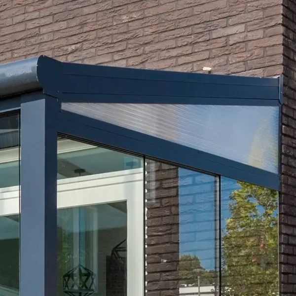 Zabudowa trójkąta bocznego pergoli aluminiowej RAL7024 Zabudowa trójkąta bocznego pergoli aluminiowej RAL7024