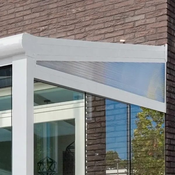 Zabudowa trójkąta bocznego pergoli aluminiowej RAL9016 Zabudowa trójkąta bocznego pergoli aluminiowej RAL9016