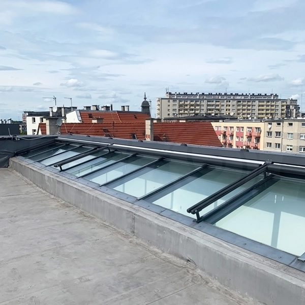 Roleta tarasowa na dach Veranda Selt zamontowana na pergoli szklanej