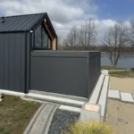 pergola lamelowa SB450 Aluprof na tarasie nowoczesnego domu