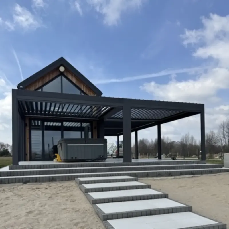 Pergola bioklimatyczna SB450 Aluprof z regulacją lameli