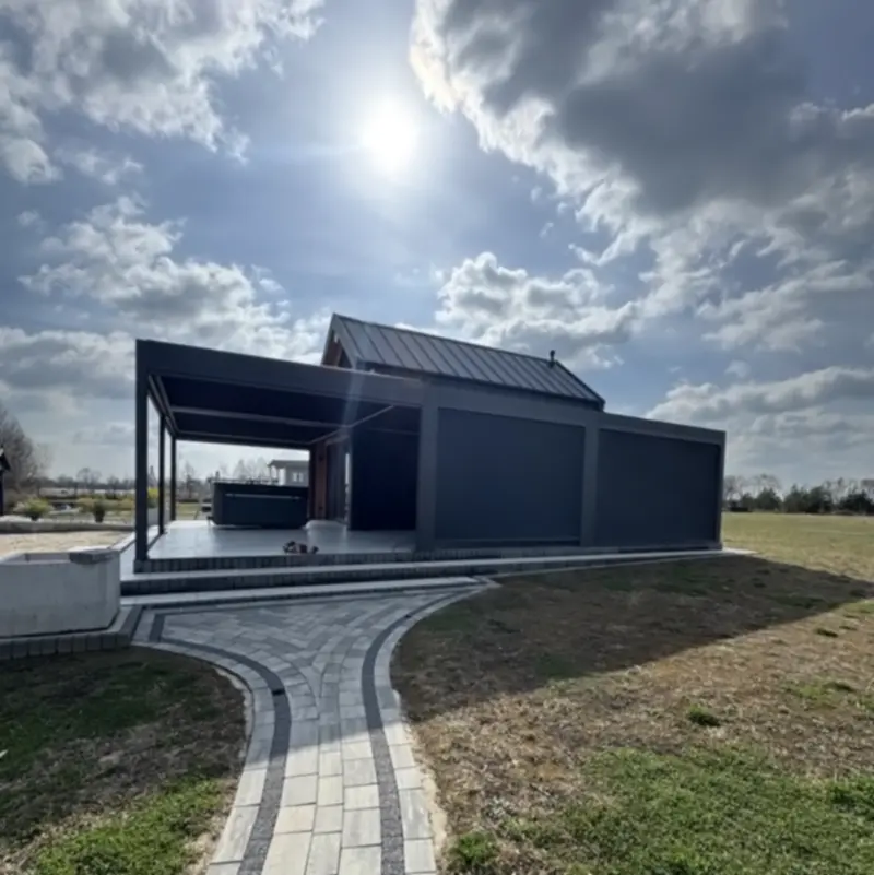 Pergola bioklimatyczna SB450 Aluprof z regulacją lameli